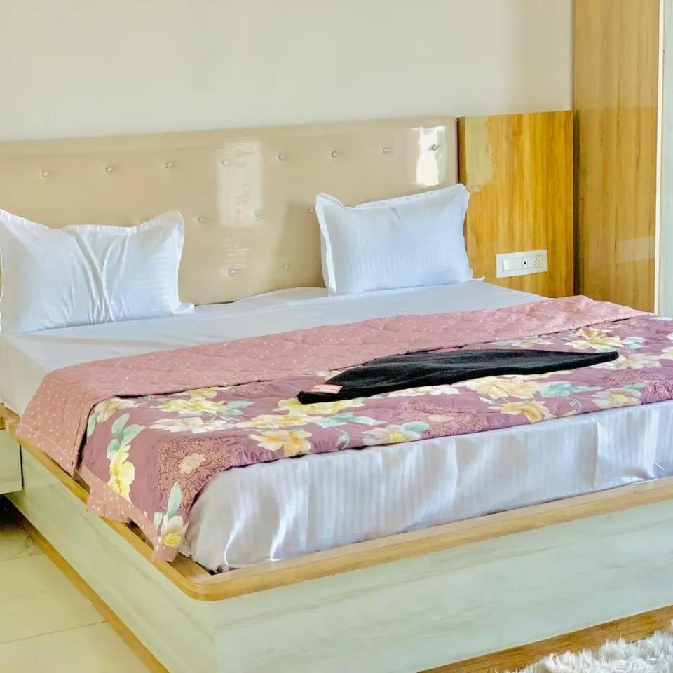 Hotel The Silver Tulip à Ludhiana Extérieur photo