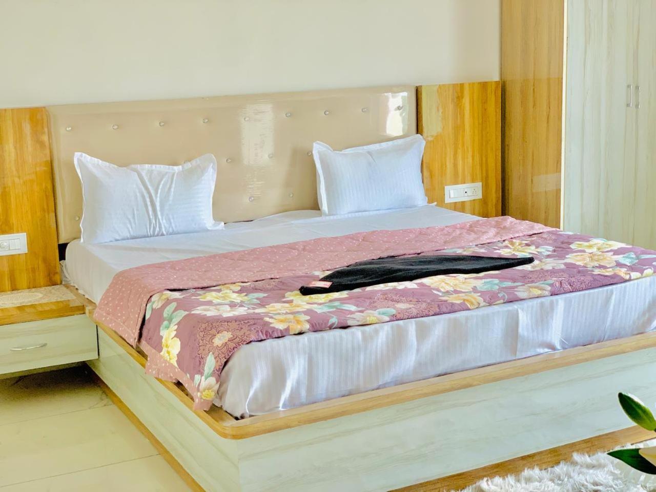 Hotel The Silver Tulip à Ludhiana Extérieur photo